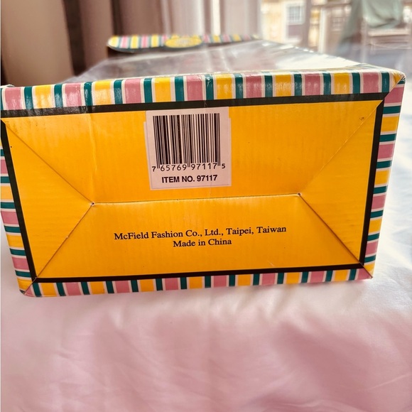 IC COLLECTION Porcelain Doll in Red Coat - Picture 4 of 4